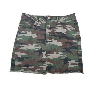 Forever 21 Green Brown Raw Hem Camouflage Mini Jean Skirt Size Medium Women’s